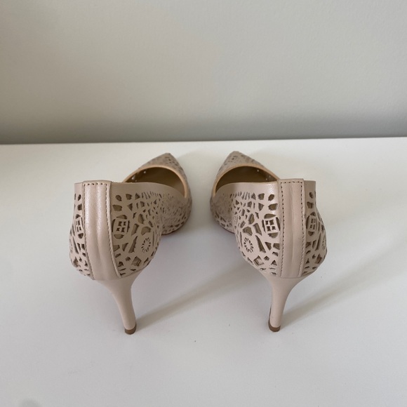 DEE KELLER Nude Carly Leather Lasercut Pumps - Picture 3 of 12